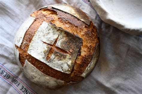 simple-weekday-sourdough-bread-the image
