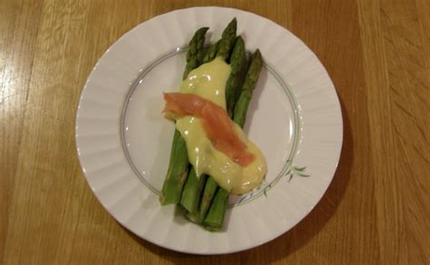 hollandaise-sauce-with-asparagus image