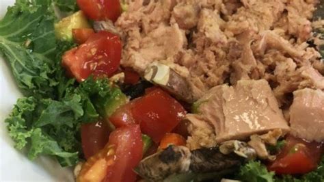 easy-tuna-and-bean-kale-salad-you-have-to-try image