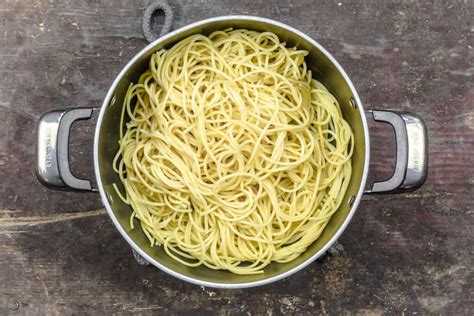 best-spaghetti-aglio-e-olio-5-ingredients-l-the image