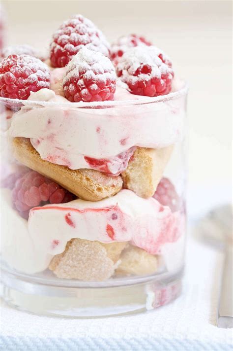 tasty-and-easy-dessert-raspberries-with-mascarpone-cream image