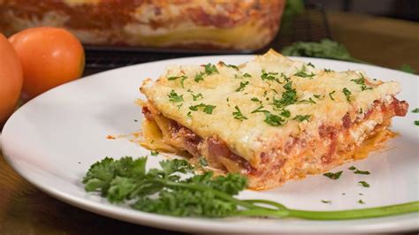olive-gardens-lasagna-classico-recipe-recipesnet image