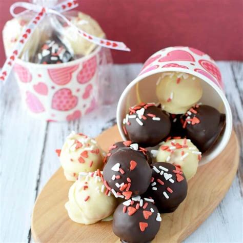 valentines-day-cake-balls-valentines-day-cake-pops image