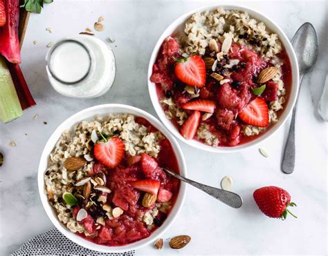 vanilla-porridge-with-a-strawberry-rhubarb-compote image