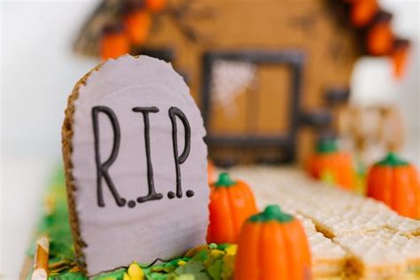diy-haunted-gingerbread-houses-for-halloween-our image