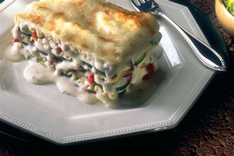 creamy-three-cheese-vegetable-lasagna-canadian image