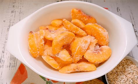 how-to-make-a-microwave-peach-crisp image