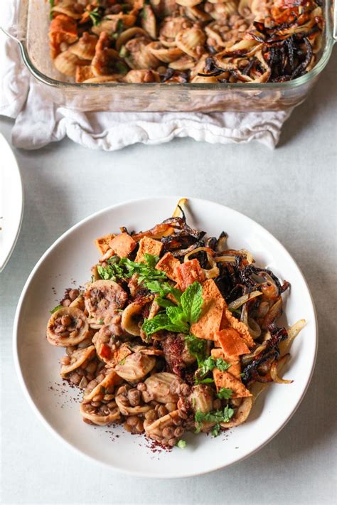 syrian-pasta-with-lentils-caramelized-onion-horaa image