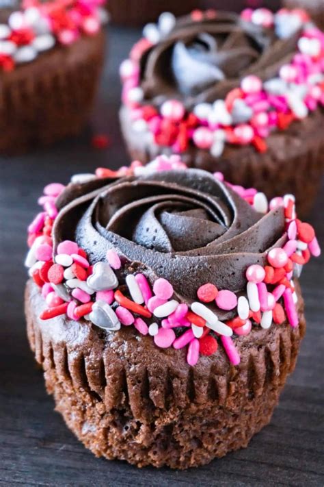 9-valentines-day-cupcakes-desserts-a-food-lovers image