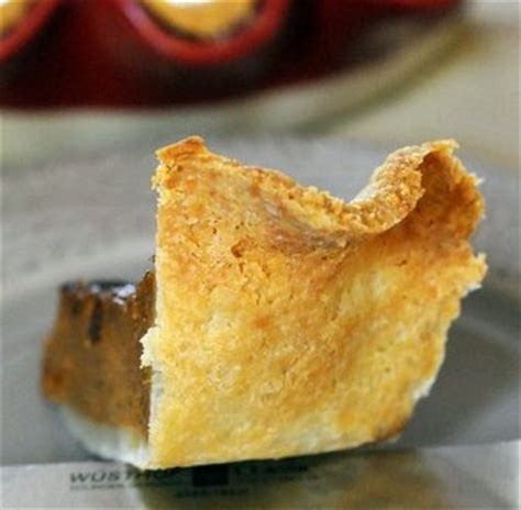 flaky-vinegar-pie-crust-baking-bites image