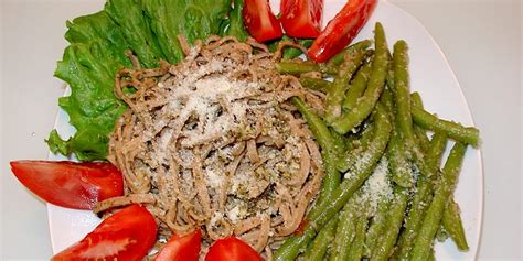 whole-wheat-pesto-pasta-with-green-beans image