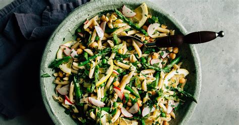 16-spring-pasta-recipes-that-will-transport-you-to-italy image