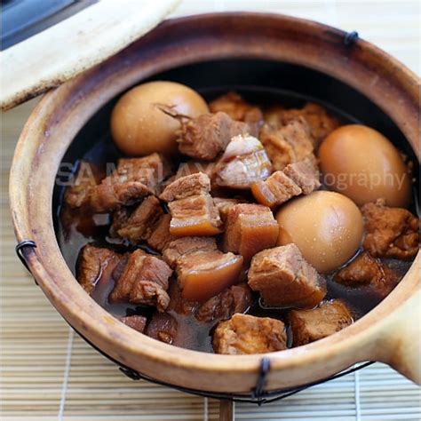 braised-pork-belly-in-soy-sauce-rasa-malaysia image