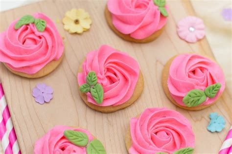 pretty-pink-and-sweet-flower-sugar-cookies image