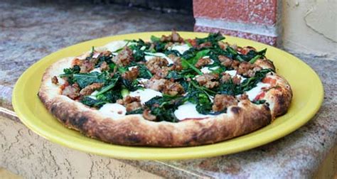 broccoli-rabe-sausage-pizza-italian-food-forever image
