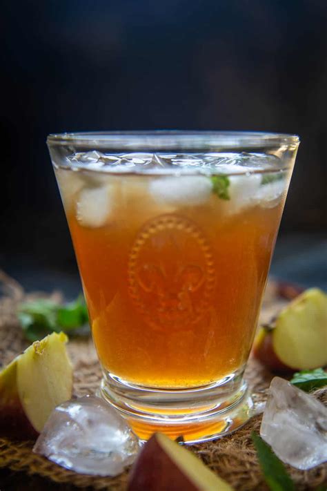 refreshing-apple-iced-tea-recipe-video-whiskaffair image
