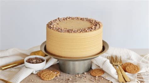 the-most-delicious-gingerbread-latte-cake-cake-by-courtney image