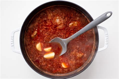 classic-borscht-recipe-momsdish image