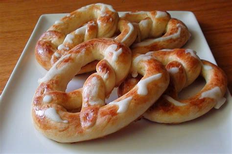 zsuzsa-is-in-the-kitchen-hungarian-pretzels-ss image