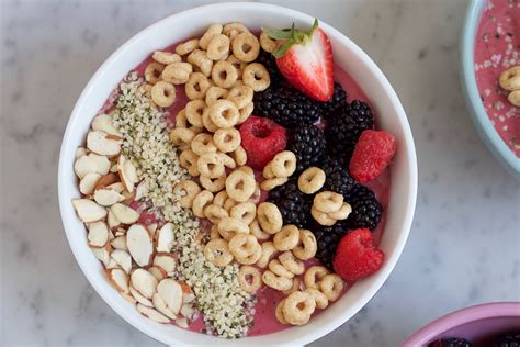 breakfast-cereal-smoothie-bowl-hip-foodie-mom image