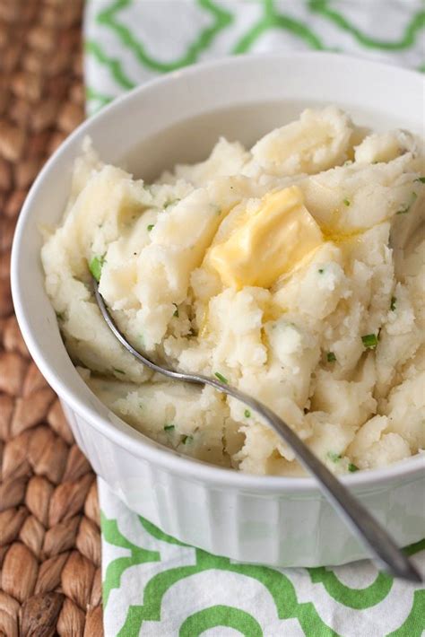 buttermilk-chive-mashed-potatoes-tide-thyme image