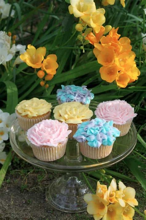 how-to-make-flower-cupcakes-easy-steps-christinas image