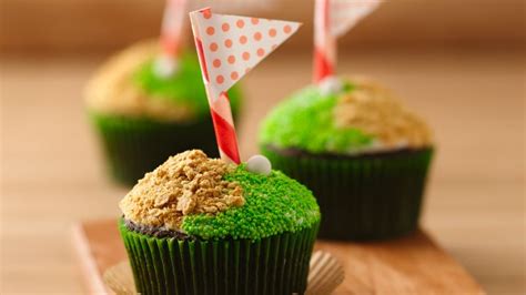 hole-in-one-fathers-day-cupcakes image