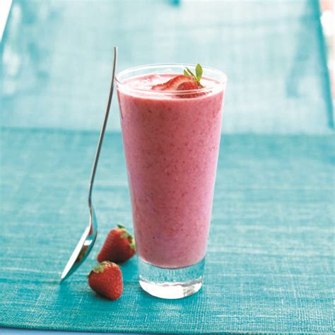 strawberry-vanilla-shake-south-beach-diet-healthy image
