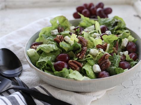 gorgonzola-pecan-crunch-salad-with-hazelnut image