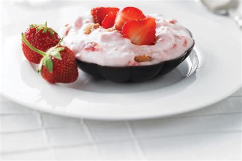 strawberry-cream-filled-chocolate-cups-canadian image