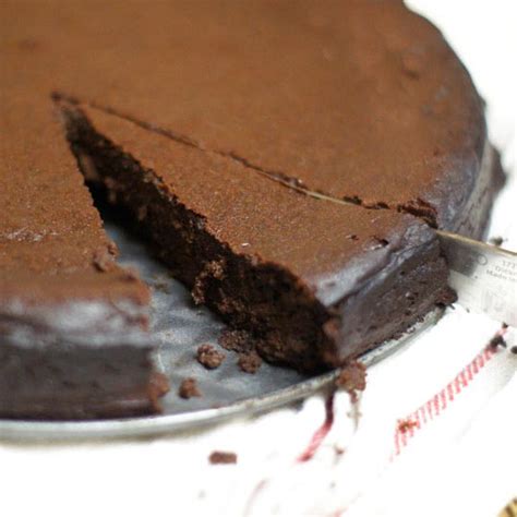 flourless-chocolate-cake-detoxinista image