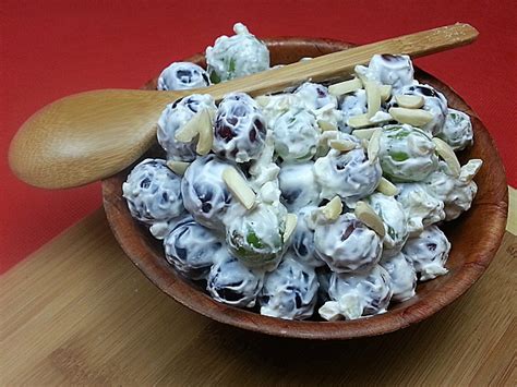 grapes-and-gorgonzola-salad-recipe-mama-likes-to image