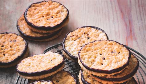 swedish-oatmeal-and-chocolate-cookies-food image