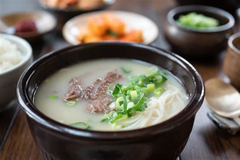 seolleongtang-ox-bone-soup-korean-bapsang image