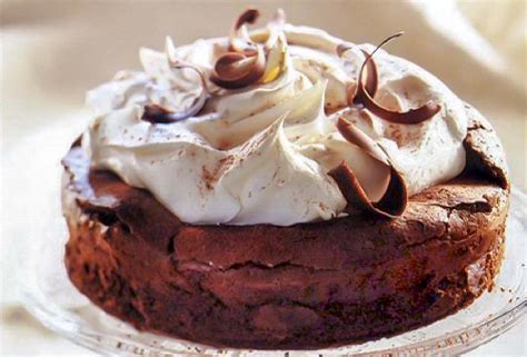 flourless-chocolate-cloud-cake-recipe-leites-culinaria image
