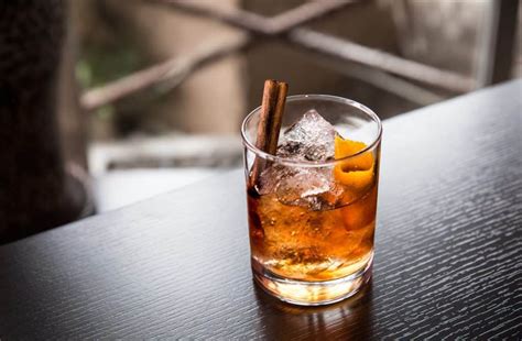 manhattan-vs-old-fashioned-the-classic-whisky-cocktails image
