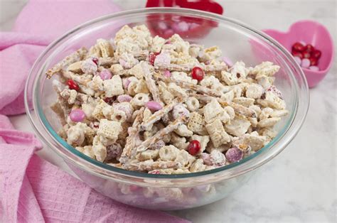 cupids-crunch-chex-mix-wishes-and-dishes image