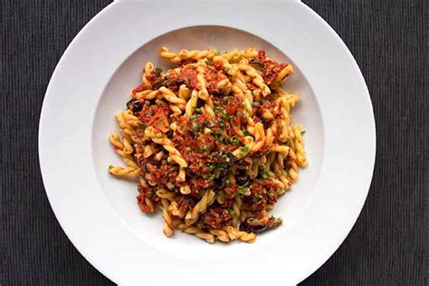 gemelli-pasta-with-bell-peppers-and-tuna-woodland image