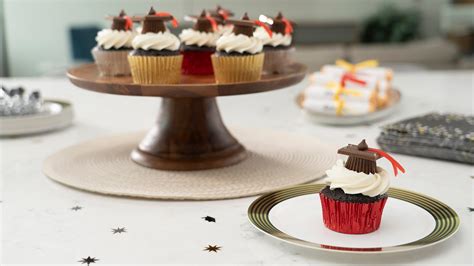 graduation-cap-cupcakes-recipe-hersheyland image