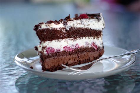 chocolate-raspberry-genoise-cake-sweet-thought image