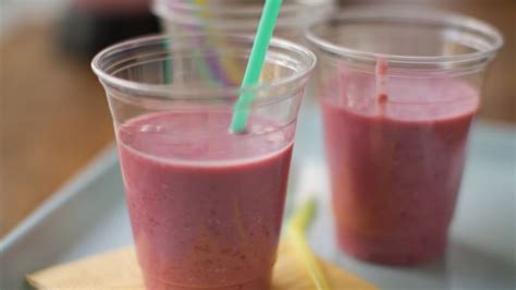 raspberry-oatmeal-smoothies image