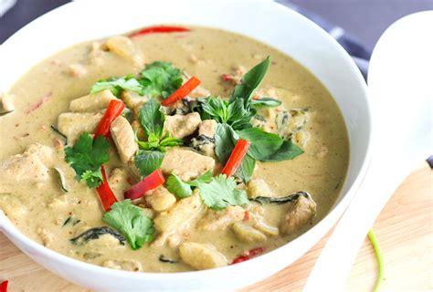 easy-thai-green-chicken-curry-that-spicy-chick image