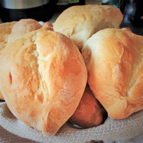 homemade-crusty-portuguese-rolls-papo-secos-foodle image