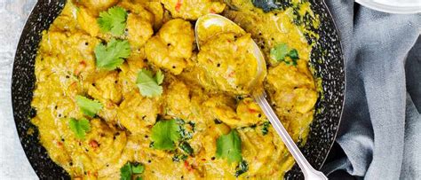 chicken-and-cashew-nut-curry-recipe-olivemagazine image