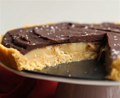 no-bake-twix-pie-chocolate-caramel-pie image