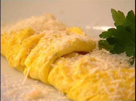 how-to-make-an-omelette-delias-how-to-cook-bbc image