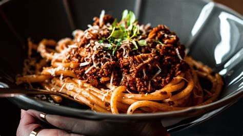 best-red-wine-for-cooking-bolognese-an-italian-delicacy image