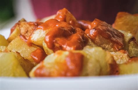 how-to-make-authentic-spanish-patatas-bravas image