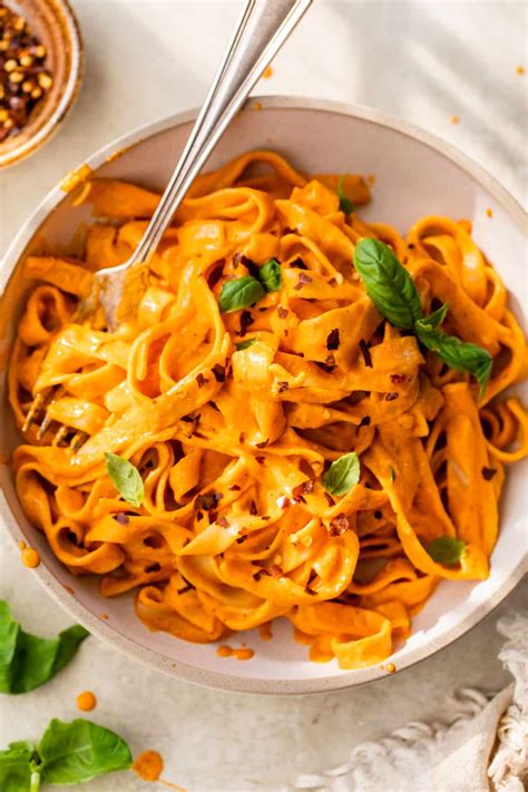 vegan-roasted-red-pepper-pasta-the-almond-eater image