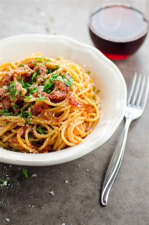 spaghetti-al-pomodoro-with-tomato-sauce-umami-girl image